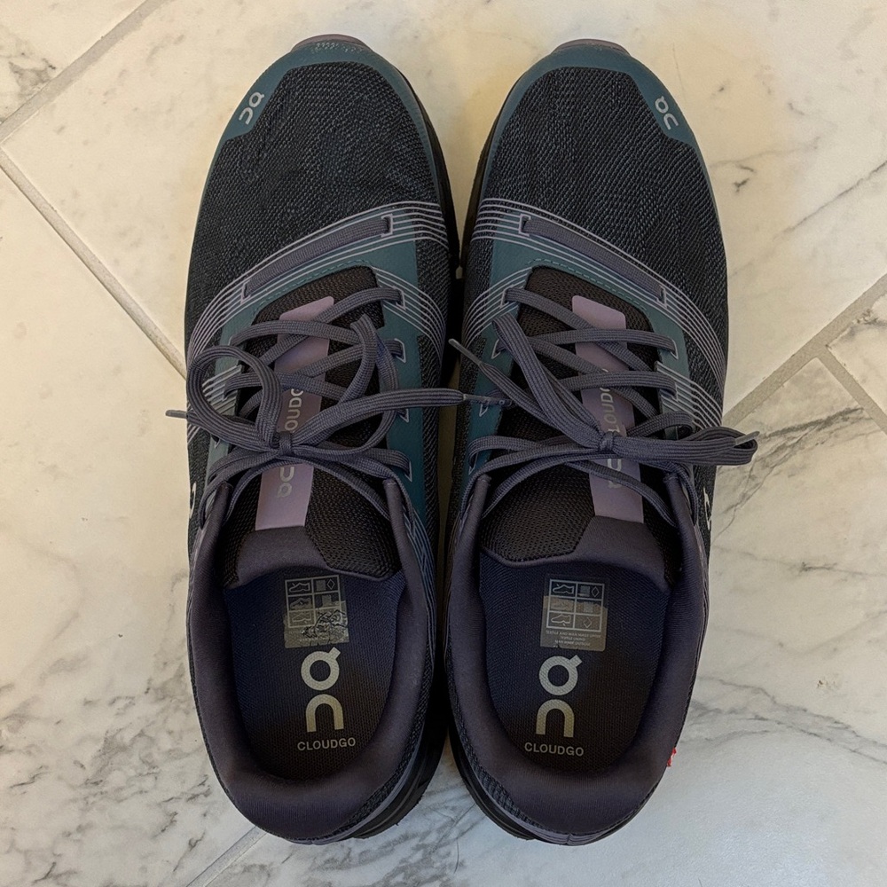 On Running Men's CloudGo Shoes - Picture 2 of 8